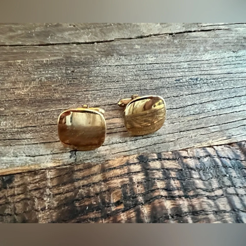 Gold-Toned cuff links
